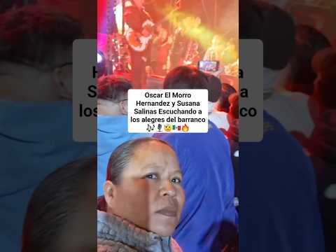 Oscar El Morro Hernandez y Susana Salinas escuchando a los Alegres del barranco 🎶🎙