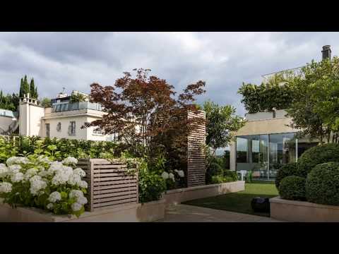 Terrasse privée parisienne en pierre d'Euville