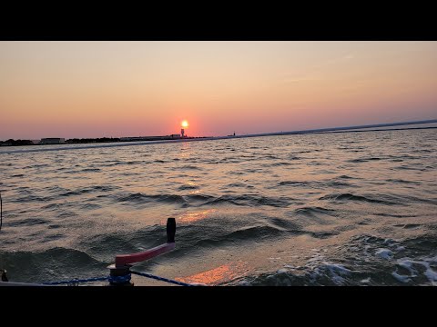 Cape Dory 25 - Sunset cruise