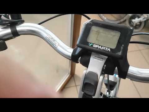Uruchamianie i obsługa wyświetlacza w rowerze elektrycznym SPARTA EMOTION C4, display na środku
