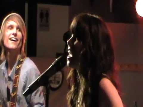 Carly Rae Jepsen, Call Me Maybe, FIRST LIVE Public Performance! Nanaimo, BC