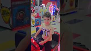 Quando já nasce com o dom para jogos e carros! #carros #jogos #shorts