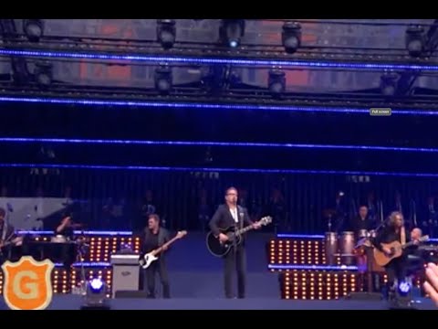 Guus Meeuwis - Het Is Een Nacht (Levensecht) [Live @ Groots met een zachte G 2019]