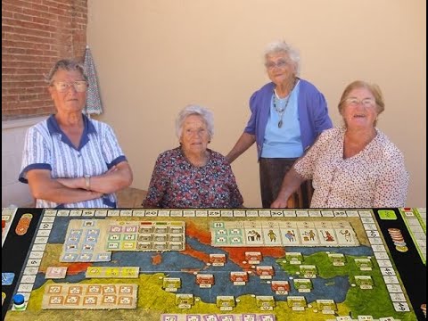 SEÑORAS MAYORES JUGANDO A...GENTES