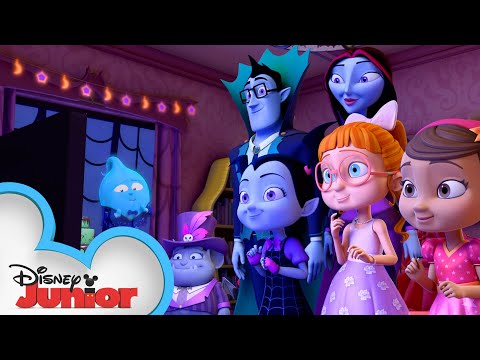 Vee Celebrates the New Year 🌟 | Vampirina | Disney Junior