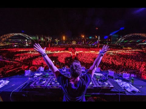 Rimini Partyurlaub am Hafen - Molo Street Parade 2017