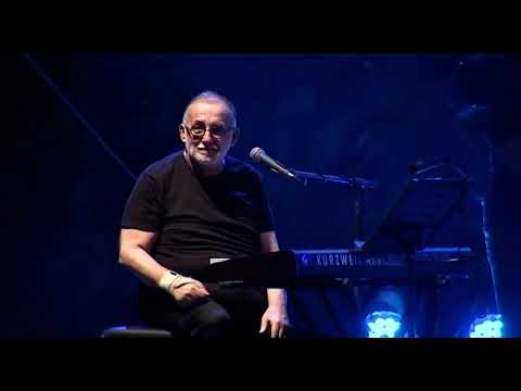 Θάνος Μικρούτσικος - Όσοι Περπάτησαν Μαζί Μου - Θέατρο Βράχων Ιούνιος 2018