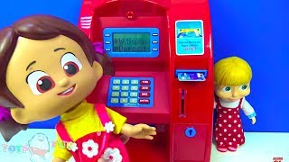 Niloya oyuncak ATM ile para çekiyor ︎ ATM makin