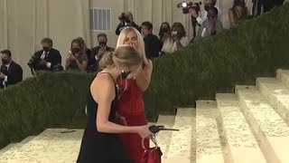 Stan Twitter: Addison Rae tripping at the Met Gala