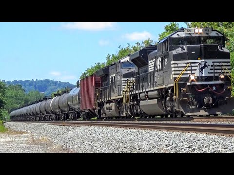 Eastbound Tanker Train proceeds after a crew change in Osborne, PA - 7/14/2019