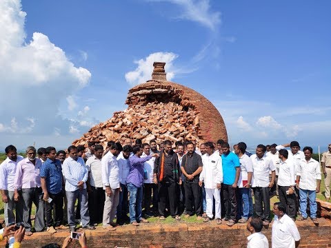 సాధుమట్టం లో ఆశ్రమా పొందుతున్నా పేద్ద విద్యార్థులకి  టపాసుల, స్వీట్స్  ఇచ్చి దీపావళి by Patta Foundation in Visakhapatnam...