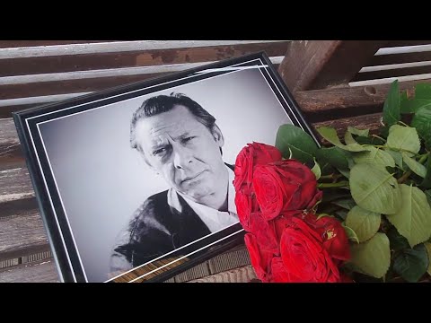 могила легендарного Олега Ефремова / День памяти _ 24 мая / Новодевичье кладбище  2023 г.