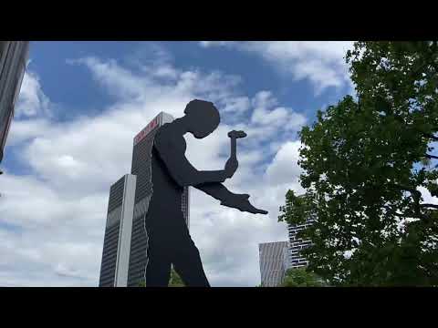 Frankfurt am main Hammering Man Techno dance