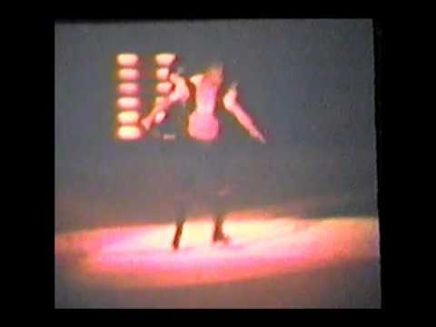 Holiday on Ice 1977 Gold 25th Anniv. Show Binky in the Middle