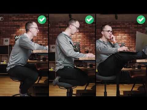 IDEALNA POZYCJA  przy biurku NIE ISTNIEJE. Ale możesz zrobić to...