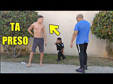 PEGADINHA: ENCONTREI O ALV0 COM ANÃO POLICIAL - Prank Police Miniature