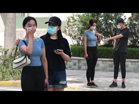 當女生因為穿瑜伽褲出門而遭到辱罵，路人們忍不了了