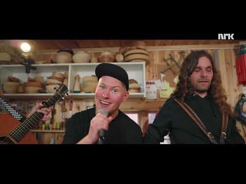 BEIST - SNEKKERBUA (live fra NRK Scenen)