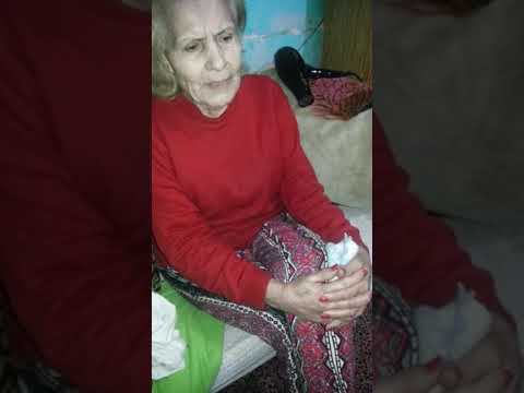 La Abuela Irma cantando
