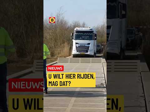 Vrachtwagen zakt door brug in Werkendam | #ongeluk