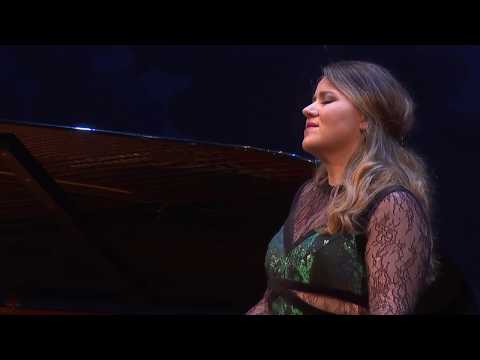 "Casta Diva...Ah! bello a me ritorna" (Norma) Evelin Novak