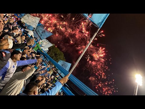 "Hinchada de BELGRANO vs Estudiantes || Avioncitos, Peluches, Fiesta, Descontrol y +3 en casa " Barra: Los Piratas Celestes de Alberdi &bull; Club: Belgrano