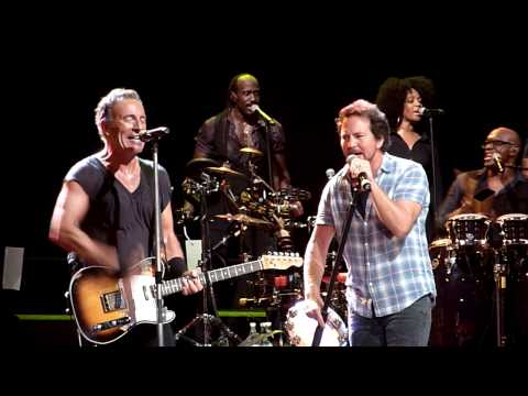 Highway to Hell - Bruce Springsteen (w Eddie Vedder & Tom Morello) - Brisbane Ent Centre - 26-2-2014