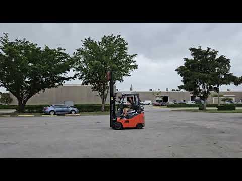 2015 Toyota forklift 3000 lbs 3 stage side shift only 7800 original hours