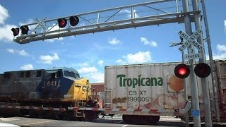 preview picture of video 'CSX Tropicana Juice Train Through Downtown Plant City Florida'