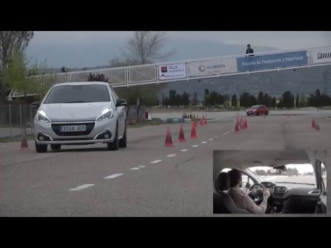 Peugeot 208 1.2 PureTech 110 GT Line 2015 – Maniobra de esquiva (moose test) y eslalon | km77.com