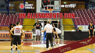 Riscaldamento pre-allenamento Reyer Venezia con preparatore fisico