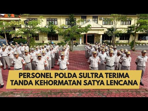 PERSONEL POLDA SULTRA TERIMA TANDA KEHORMATAN SATYA LENCANA