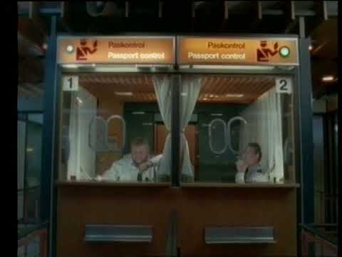 Jens Okking som Lufthavnspolitibetjent 4