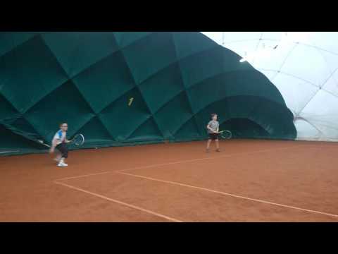 Tenisovy turnaj mladsich zaku. V akci Ondra Juza, Jirka Fiala a Lukas Vacha