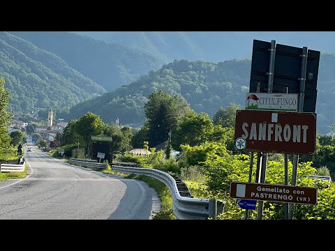 Camino de Sanfront a Barge, Italia 🇮🇹 en bicicleta entre verde, montañas y arroyos.