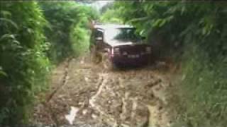 preview picture of video 'Vitara 16v H/T tyres and Cherokee M/T tyres playin mud'