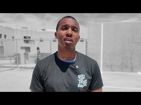 Fu colpito da un membro di una gang rivale e suo padre lo portò via per vendicarsi