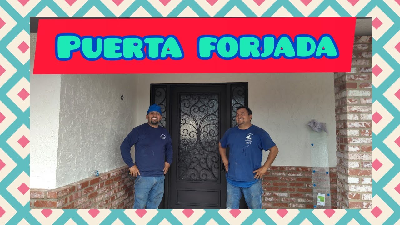 instalación de puerta en hierro forjado, con vidrios