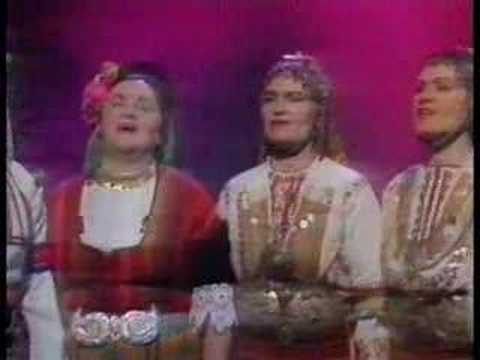 Bulgarian choral singing - Trio Bulgarka, Bisserov Sisters and Nadka Karadjova