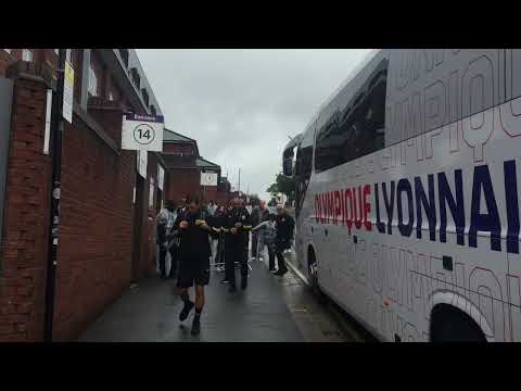 Crystal Palace 2-0 Olympique Lyonnaise (FT) Laurent Blanc & his players 🚌 arrival at Selhurst Park