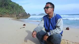 Download lagu Hantaran Emas cover by Aji.                        cipt.Erwin Agam mp3