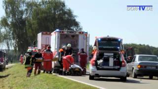 preview picture of video 'Tödlicher Verkehrsunfall zwischen Mertingen und Lauterbach, Rettungshubschrauber beschädigt'