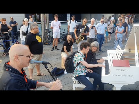 Axel Zwingenberger, Ben Waters & Thomas Krüger – Famous Boogie Woogie Flashmob in Vienna – Route 66