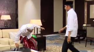 Download lagu K.H. Maemun Zubair dan Maulana Habib Luthfi bersama Jokowi mp3