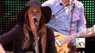 Kacey Musgraves - Silver Lining (Live at Farm Aid 2013)