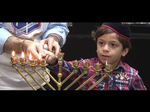 Olive Oil Pressing Workshop  - Tzivos Hashem Traveling Craft Workshops - JewishChildren.com