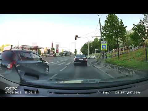 Metodă nouă şi rapidă de a trece intersecția la culoarea roşie a semaforului