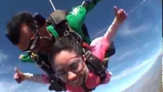preview picture of video 'salto en paracaidas de gabriela Skydive Cuautla clocks coldplay y beautiful day U2'
