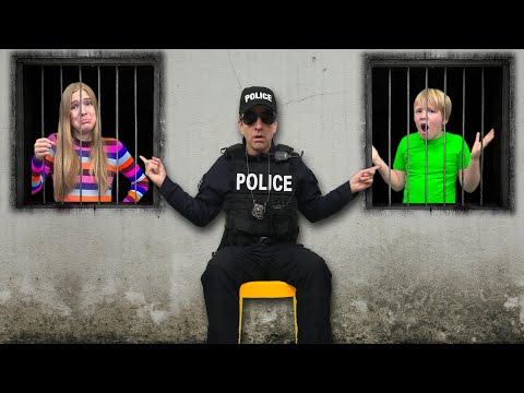 Amelia & Avelina's school trip adventure to the Police station.