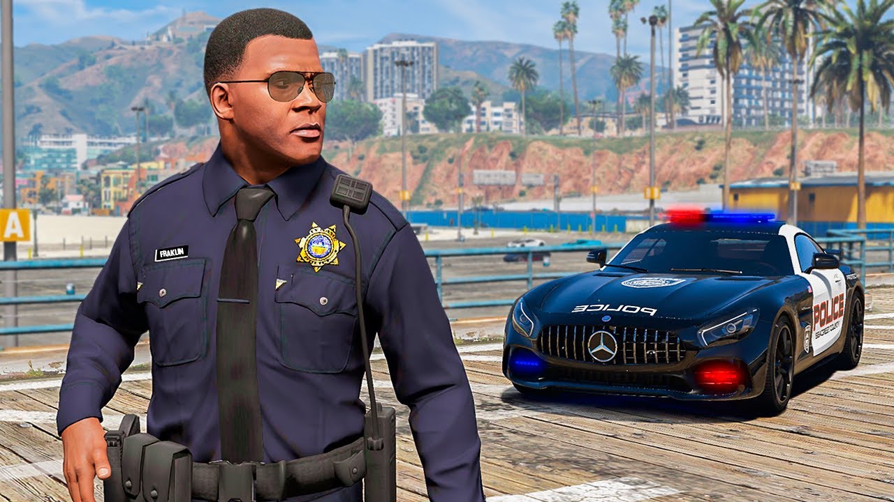 VIREI UM POLICIAL NO GTA 5!!!